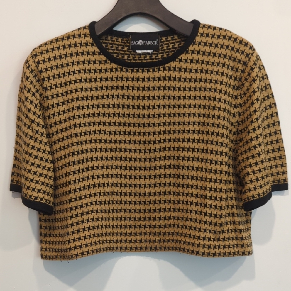 Sag Harbor Women's Black and Gold Houndstooth Crop Top